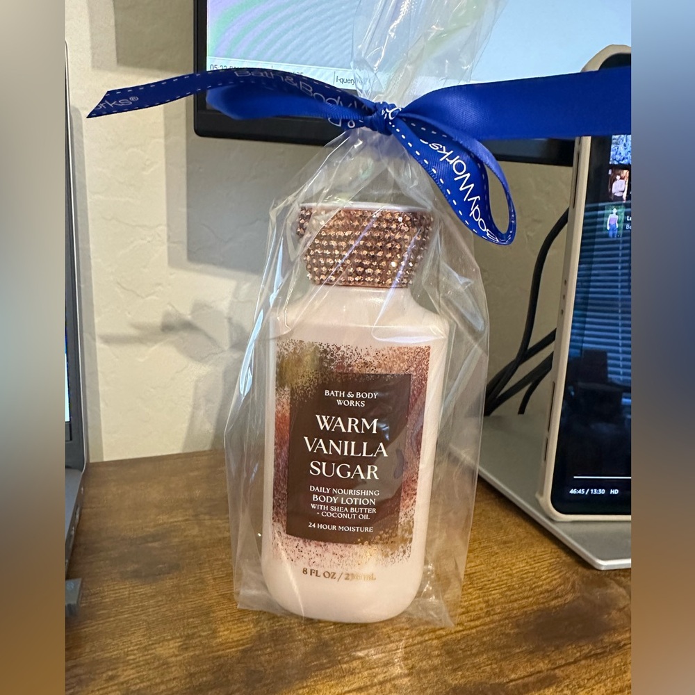 Bath & Body Works Warm Vanilla Sugar Body Lotion - Cream and Gold bedazzled